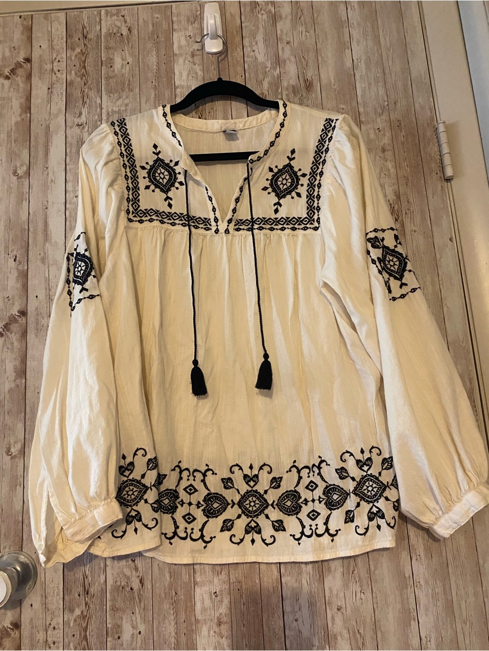 Old navy Embroidered Ivory Peasant Blouse Boho Top long sleeve flowy XL